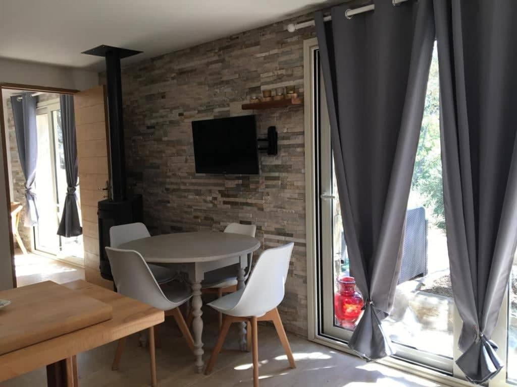 Petite Maison En Pierre *