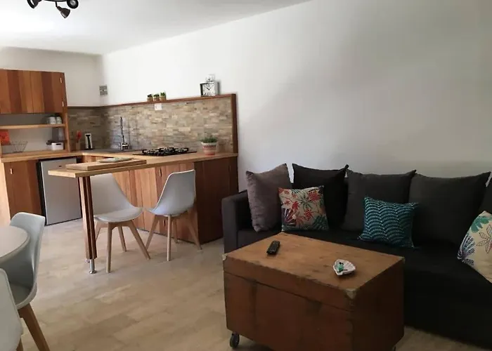 Petite Maison En Pierre